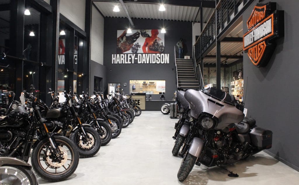 Unser offizieller Harley Davidson Store bietet dir aktuelle Modelle, Bekleidung und Teile.